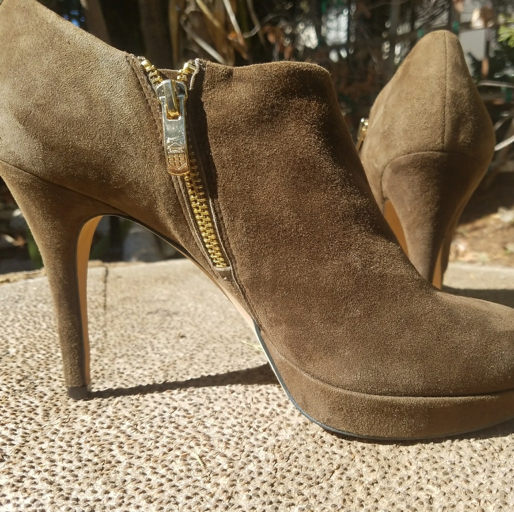 Vince Camuto Elvin Sz 9.5M Brwn/Green Suede Bootie